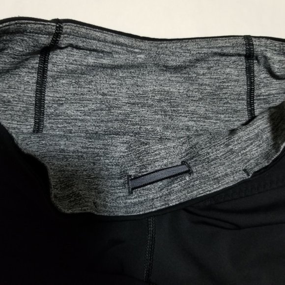 Lululemon Black Luxtreme Mid Rise Stay On Course Crop - Picture 6 of 10